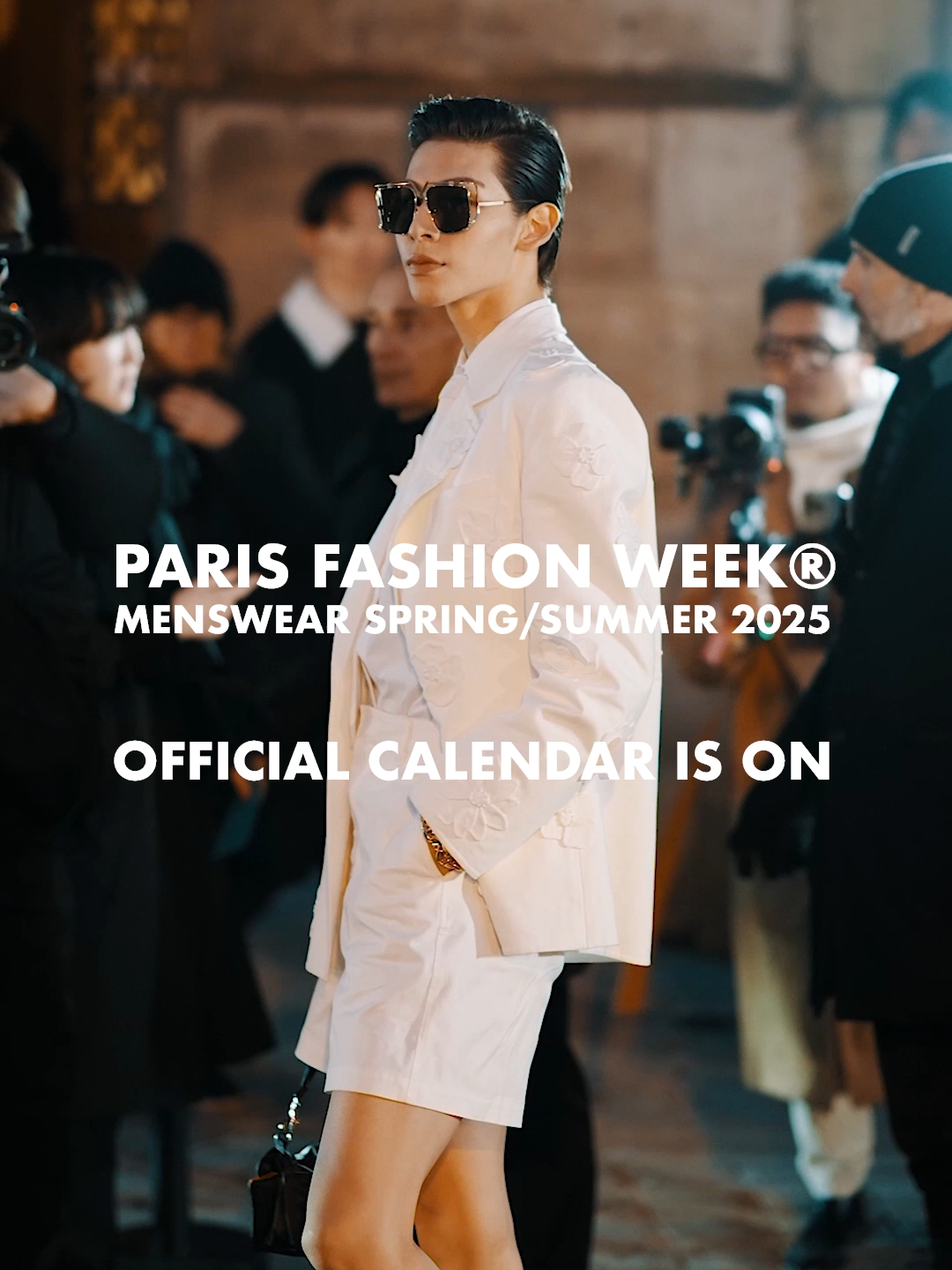 Le Calendrier Officiel de la prochaine Paris Fashion Week® est en ligne ! Découvrez toutes les Maisons de la Mode Masculine Printemps/Été 2025 qui présenteront leur nouvelle collection en juin, en cliquant sur le lien dans notre bio ! #parisfashionweek #pfw
