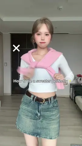 How to tie your sweater✨ 2 ways  @なるむです。 #sweater #fashiontiktok 