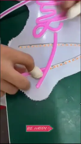 ¡Hola, emprendedores! 🚀 ¿Están listos para iluminar su futuro? 💡 Este 2024 es el año perfecto para lanzarse al negocio de los Letreros Neon Flex. ¿Por qué? Porque la demanda de estos brillantes y versátiles letreros está en auge, y tú puedes ser parte de esta revolución visual. ✨ 🔸 **Tendencia en auge:** Los letreros Neon Flex son la última tendencia en decoración y publicidad. Desde tiendas locales hasta grandes eventos, todo el mundo quiere destacar con estos vibrantes y modernos diseños. 🔸 **Alta rentabilidad:** Con una inversión inicial accesible, puedes obtener un margen de ganancia impresionante. Los letreros Neon Flex no solo se ven geniales, ¡también son altamente lucrativos! 🔸 **Personalización total:** Ofrece a tus clientes la posibilidad de personalizar sus letreros con nombres, frases, logos y más. Cada diseño único puede ser una obra de arte luminosa que capture la atención de todos. 🔸 **Bajo costo de mantenimiento:** A diferencia de los neones tradicionales, los Neon Flex son duraderos, eficientes en consumo energético y fáciles de instalar. ¡Menos costos operativos, más ganancias para ti! 🔸 **Mercado diverso:** Desde restaurantes y bares hasta bodas y oficinas, las posibilidades son infinitas. El mercado está lleno de oportunidades para aquellos que se atrevan a brillar. No dejes pasar esta oportunidad de emprender en un negocio innovador y de alta demanda. ¡Ilumina el 2024 con tu éxito y convierte tus sueños en realidad con los Letreros Neon Flex! 🌟 #Emprendimiento #NeonFlex #NegocioExitoso #Tendencias2024 #BrillaConÉxito  #lightingdesign  #decoradorescreativos  #neonflexrunning  #decoracionmoderna 