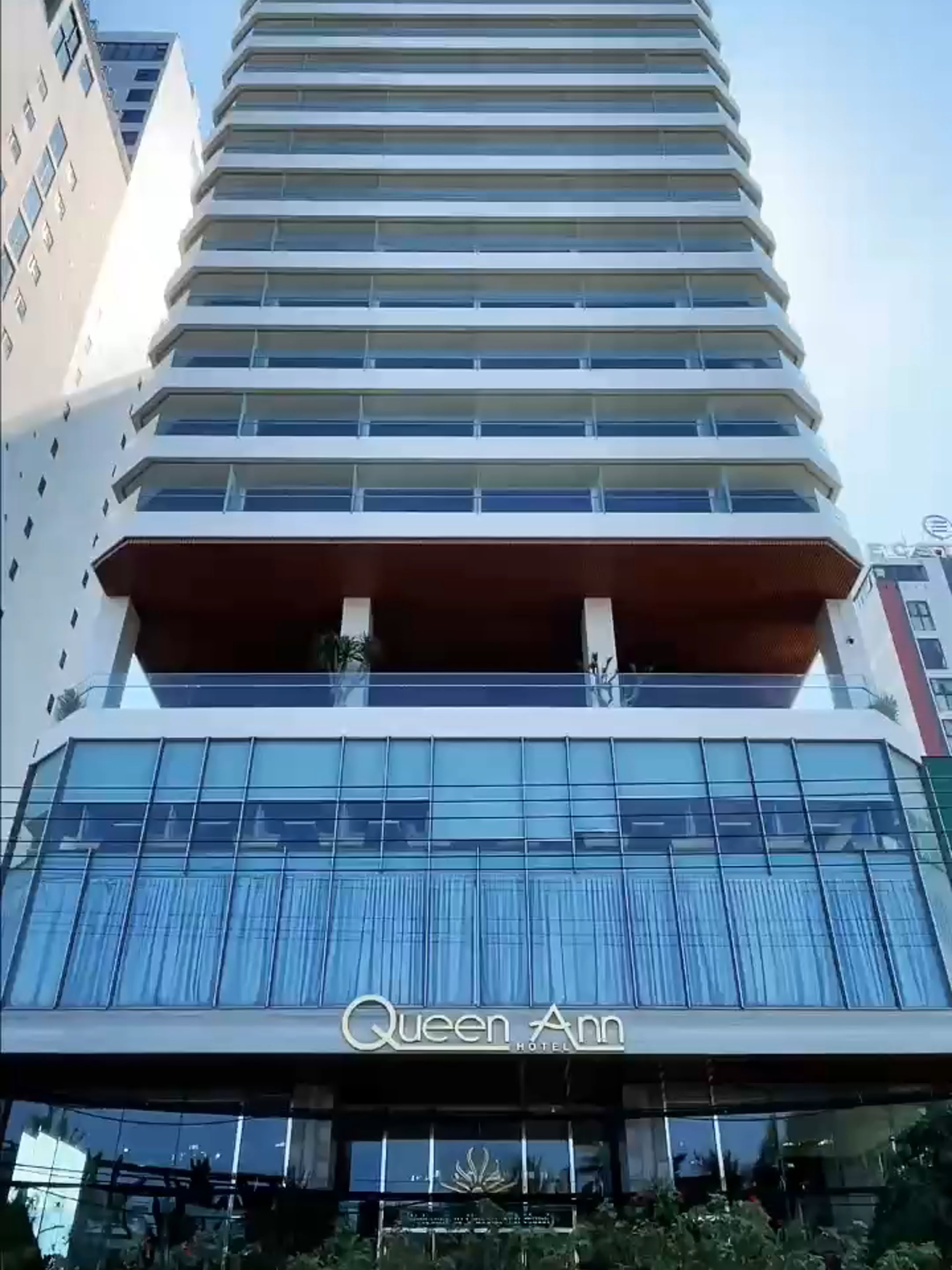 If you’re planning a trip to Nha Trang and still haven't decided which hotel to book, I will introduce you to a 5-star hotel conveniently located in the city center and fully equipped. This hotel will bring unforgettable experiences to you and your family! ------------------- 𝐐𝐔𝐄𝐄𝐍 𝐀𝐍𝐍 𝐍𝐇𝐀 𝐓𝐑𝐀𝐍𝐆 𝐇𝐎𝐓𝐄𝐋 - 𝐋𝐈𝐕𝐄 𝐋𝐈𝐊𝐄 𝐀 𝐐𝐔𝐄𝐄𝐍 Address: 100 Tran Phu st, NhaTrang city, Khanh Hoa Province Contact: +842583597888 #queenannhotelnhatrang #queenannnhatrang #viral #xuhuong #nhatrang #dulich #2024