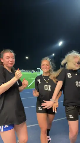 cwlebrating a 0 win streak @samm @☆ﾟ･*:.｡.☆†_(ﾟ▽ﾟ*)β☆.｡.:*･ﾟ☆  #soccergirls #soccerplayers #soccerchica #football #fußball #sportygirls #sports #athelticgirls #letsdance 