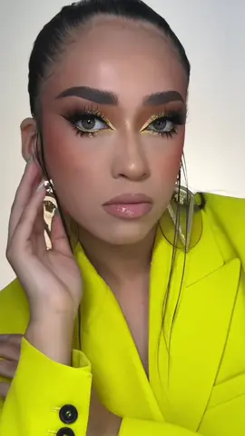 Taller 1:1 de sociles mas pedidos, un look muy en tendencia, muy a mi estilo. #makeup #makeupartist #makeupideas #makeuptips #makeuplook #makeupbylixzrazon 