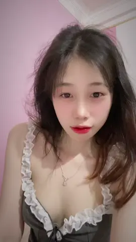 Em như hoa , dịu dàng nồng nàn 🌹