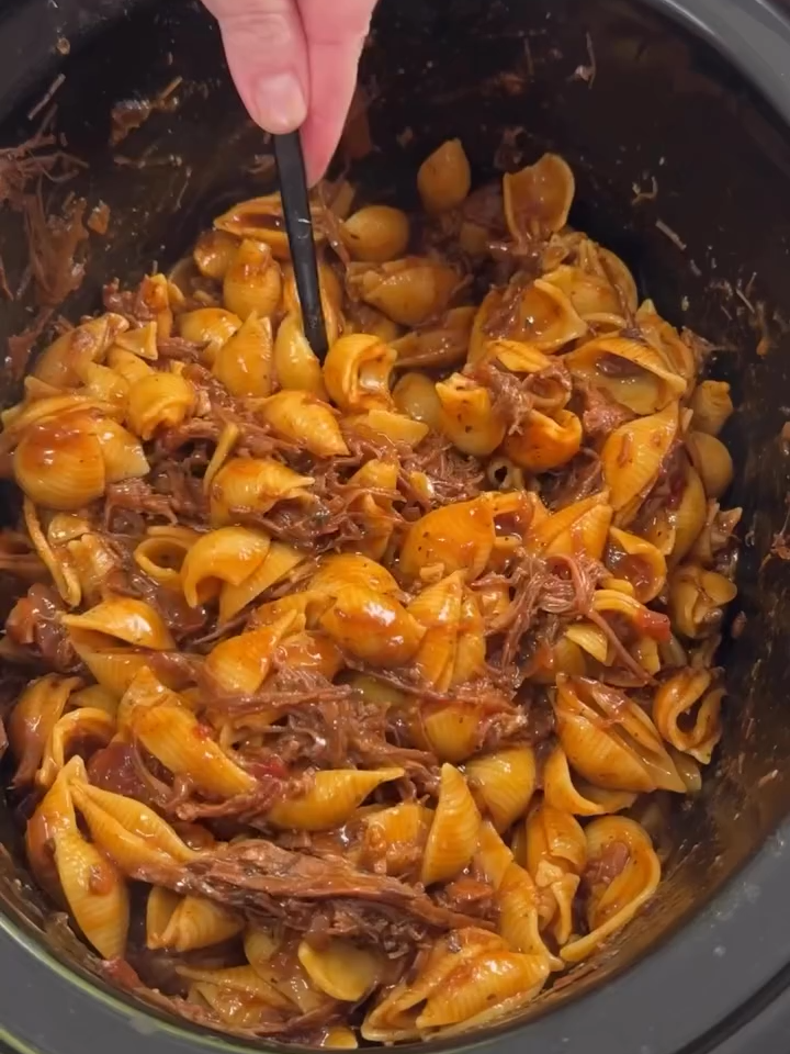 10 DAYS OF SLOW COOKER RECIPES - RECIPE 9/10 SLOW COOKER BEEF RAGU PASTA Serves 8 Cooking time: 8 hours (high) Ingredients: Approx 1.2 kg beef brisket ½ teaspoon salt 1 teaspoon pepper 2 tablespoons extra virgin olive oil 1 brown onion, chopped 3 garlic cloves, chopped 400g tinned tomatoes 3 tablespoons tomato paste ⅓ cup red wine 1 cup beef stock 1 tablespoon dried italian herbs 400g pasta Serve with grated parmesan and fresh parsley. Method:  1. Season the beef brisket with salt and pepper. 2. Heat the extra virgin olive oil in a frying pan over medium-high heat, Sear the seasoned beef brisket on all sides until browned  3. To the slow cooker: Add beef brisket, onion, garlic, tinned tomatoes, tomato paste, red wine, beef stock, dried italian herbs, boiling water. 4. Cook on high for 4 hours or low for 8 hours. 5. Pull apart all meat and stir through sauce. 6. To the slow cooker: add cooked pasta. Stir to combine. 7. Serve with grated Parmesan and season well.  #slowcooker #slowcooking #slowcookermeals #easymeals #DinnerIdeas #dinnerrecipes #comfortfood #recipeideas #healthyfood #familymeals #familyrecipes