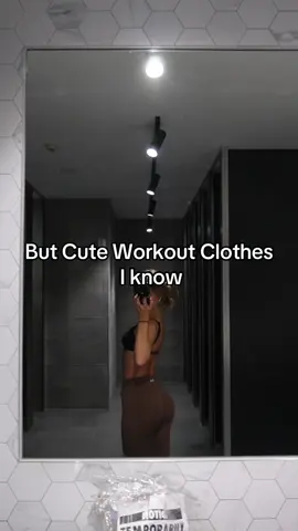 Gym fits I know #creatorsearchinsights #cuteworkoutclothes #seamlessshorts #bestgymleggings 