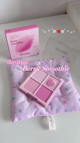 Fall in love with dasique 🎀🍓  #viraltiktok #goclamdep #reviewmypham #xuhuong #kbeauty #stylekorean_global #viral #reviewlamdep #dasique #dasiquemakeup #blush #berrysmoothie #cooltone 