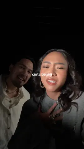 tiktok dulu diantara shooting mv cinta begini sama @KAY @OKAAY. ditunggu yaa hasilnya 💘 #cintabegini #adriankhalif #okaay #mrmenawan #musikdiktiktok #soundsofsea 