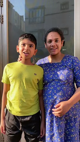 බක්මී මල 🤣🤣🤣 #lady_yesh #sinhalacomedy #ආතල්පමණී #සිංහලcomedy #viral #comedy #goviral #momandson 