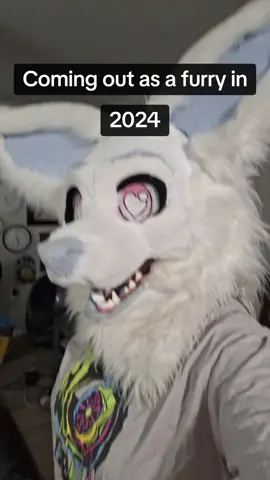 OH NO BRO . . #furry #fursuit #furryoc #furryfandom #MarieAnarchy #cute #wholesome #furries #furriesofinstagram #furriesareawesome #FursuitFriday #photo #photooftheday #photography #photos #photographer #furrymeme #furrymemes #tiktokmeme #tiktokfurry #meme #memes 