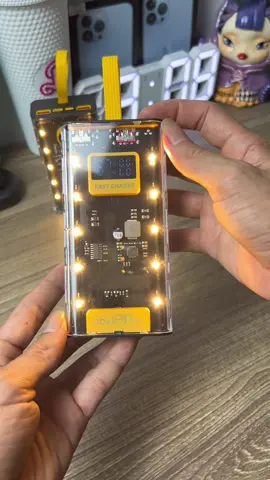 Sạc dự phòng đa chức năng và dung lượng pin lớn #sacduphong #sacduphong20000mah #sacduphongtrongsuot 