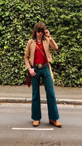 SINCE WHEN WAS STONES MUSIC BACK ON TIKTOK! 💋 #rollingstones #mickjagger #70sfashion #OOTD #startmeup #fyp #foryou #outfitinspo 