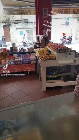 Tienda ubicada en Santiago de compostela  Me presento me llamo Cristian y soy joven emprendedor de 27 años intentando potenciar mi negocio y que la gente me conozca. #tienda #santiagodecompostela #fyp #viral 