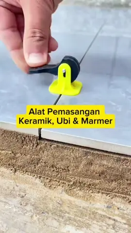 Pasang keramik, marmer, ubin takut tidak rata? gunakan ini!.  . #levelingspacers #alatperatakeramik #perkakastukang #peralatantukang #tool 