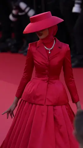 Norwegian-Somali #model #rawdahmohamed attends the #Cannes premiere of 