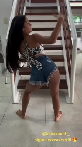 @larissaneiff_  sigam nosso perfil 🤩