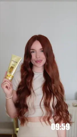 Da li ste znali koliko je redovna upotreba balzama važna za kosu s obzirom da ojačava dlaku i sprečava njeno pucanje do kog dolazi farbanjem, stilizovanjem itd? U komentarima pišite da li koristite balzam pri svakom pranju kose 🤍✨