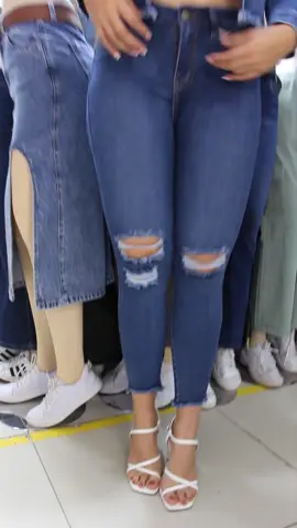 Somos Kelly Fashion & Jeans una marca nacional de venta de jeans al por mayor y menor. Pedidos: Wsp: 984108537 Estamos ubicados en: Prolongación gamarra 653 Prolongación gamarra 790 Prolongación gamarra 565 Jr.Humbolt n°1586- galeria sagrado corazón de Jesús.  Av.28 de Julio N° 184( DESAGUADERO- - PUNO) #jeans #parati #novedades #viral #clientes #jeans #mayoristas #fyp 