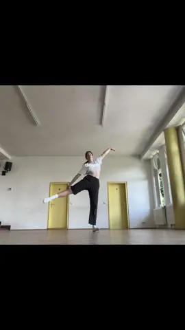 ❤️‍🩹 #CapCut #dance #dancer #dancing #contemporary #contemporarydance #improv #improdance #dancersoftiktok #dancetok #healing #fyp #foryou #foryoupage 