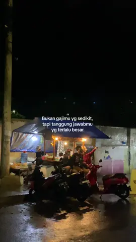Selamat malam, semangat tulang punggung keluarga  #sukakalimat #xyzbca #sadvibes #quotes #foryou #masukberanda #fyp 