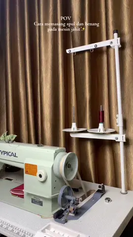 Masang spul dan benang jahit untuk pemula. Dimulai aja dulu 🌷  #salamsatujarum✂🧷  #mesinjahithighspeedtypical  #spul #skoci #jarum 