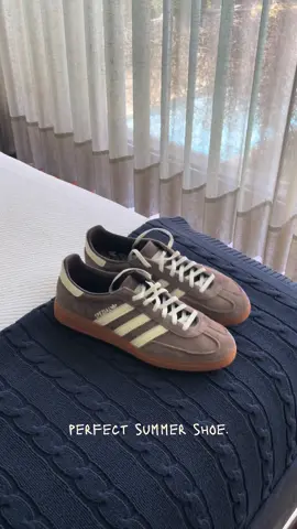 Tell me this isn’t just the perfect shoe in the perfect colorway for summer… 🥥 #fyp #fy #trending #fashion #menfashion #sneakerhead #sneakerunboxing #sneakersaddict #adidas #spezial #minimalstyle #styleinspo #SummerFashion 