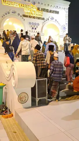 Suasana ziarah malam jum'at maqom abah uci turtusi cilongok tangerang #santrisalafi #cilongokpasarkemis #ziarah 