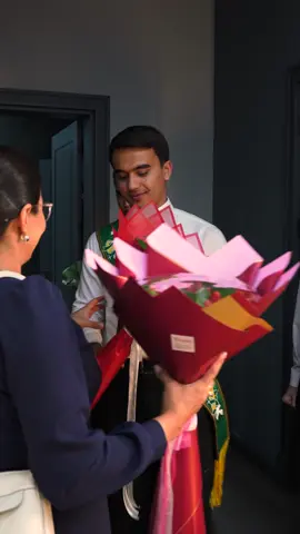 Время неумолимо летит вперед и мы даже не успеваем свыкнуться с мыслью, что дети выросли. Радость приносит осознание того, что наши сыновья и дочери остаются верны тем же ценностям что и мы. Одной из них является благодарность нашим учителям - первым наставникам в школе жизни. . • ✅для заказа букетов и композиций: 📞+99361767336 ✅для заказа клубники: +99361041376/77 __________________________________  #tudana #клубника #клубникавашхабаде #букетыизклубники #клубничныйрай #ashagabat #turkmenistan #ашхабад #туркменистан #ashgabatcity #balkan #lebap #ahal #yertudana 