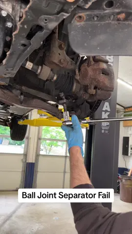 Ball Joint Separator Fail #mechanic #cartok #mechanicsoftiktok #techniciansoftiktok #cars #automotive #tools #mecanico #herramientas 