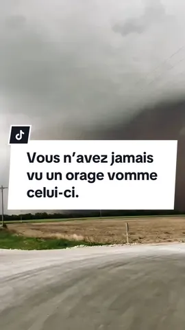 Orage EXTRÊME dans le Kansas le 19 Mai 2024 avec une énorme tempête de sable a l’avant et une grosse Tornade qui s’est développée dans notre dos sur la route.. #tornade #tornado #tornadoalley #usa🇺🇸  