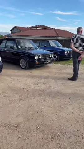 Pour ce soir , extrait du live a l expo de saint joseph avec un duo de Vw golf 1 cabriolet 😙 #vw #vw golf #golf1cabrio #golfcabriolet #golf1cab #golfmk1cabrio #cabrio #youngtimer #volkswagen 