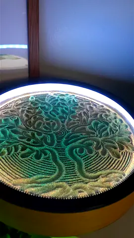 Watch as Oasis Mini brings nature to life 🌳✨. Witness the elegance of a tree forming in the sand, each branch meticulously carved by the rolling ball. It's more than art; it's a serene journey into tranquility. Transform your space into a sanctuary of calm and creativity with Oasis Mini. #kineticart #kineticsand #drawing #aesthetic #oasismini #relaxation #mesmerizing #art #natureinspired #sandartist 