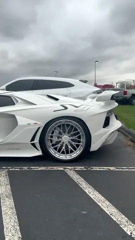 needs more white.. 🤍 @Legends_gio  #carsoftiktok #cartok #cars #fyp #fypツ #viral #carporn #carlife #carphotography #supercar #lamborghini #svj #CapCut #dreamcar 