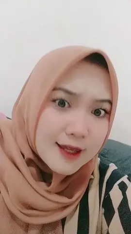 Keliatannya doang sabar, padahal aslinya pengen nguamplengi ndiase 😡