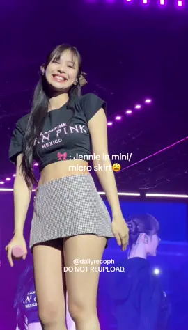 HAAAAYS JENNIE! ANG GANDA MO! 😩🎀💗 #jenniekim  #jennieblackpink  #microskirt 