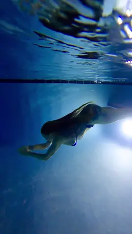 No mask no fin no problem 😌 #underwater #freediver #freediving 