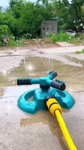 Water Sprinkle #fyp #watersprinkler #360rotation #farmtool #gardening #Outdoors #lawnsprinkler 