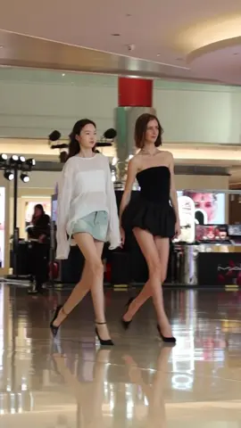 Killing it 🔥 with my @Dil’ka Isa ❤️😘 #model #Runway #catwalk #modelwalk #fashion #modelchina 