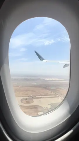 الكابتن بدع فينا في الإقلاع والهبوط 🥹 #سفر#طيارة #الخطوط_السعوديه 