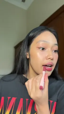 Ini 104 cakep bgttt si madam gie inii😭😭🫵🏻, btw harga 1 natrep bisa beli 4 plump balm inii #madamgieplumpbalm 