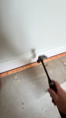 Fitting Gripperrods professional @Interfloor @Floormart #pov #asmr #carpet #satisfying #flooring #skills 