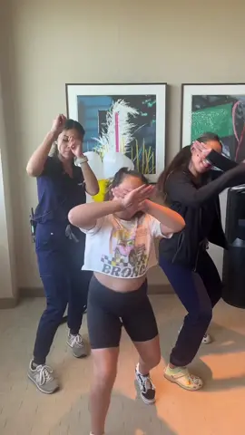 Mic drop #onthisday #fyp #oncologylife #cancerwarrior #nurse #cancerfree #nursesoftiktok #imadanceragainstcancer #nomorechemo #dance #trend @bianquitaaa @Miikeee 