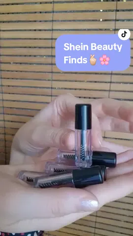 🔍17887983 🌸 Check out these chic 0.8 ml glass mascara vials I snagged from Shein! Unlike the usual plastic ones, these little beauties are all glass and come with a handy wand applicator. Perfect for on-the-go touch-ups! 💄✨ Just a heads up, the product code I’ve shared is for a similar item since the ones I purchased are no longer available. So cute and useful❣️ 🌸 🌸 🌸 #haul #mascara #shein #sheineid #sheinasmr #foryou #asmrsounds #fy #fy #neipertee #fypシ゚viral #foryourpage #travel #traveltiktok #travelessentials #sheinbeauty 