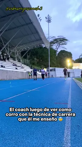 Que no les vaya a pasar corriendo 😅🏃🏼‍♂️🔥 . #runningteamcomfenalco🏃🏼‍♂️ #runningman #correr #corredores #trotar #runninglife #carrera #atletismo #risas #humor #comedia #runningmemes #memes #viralvideos #réel #reelsinsta #chistesmalos #instagram #tiktok #chistesmalos #Running 