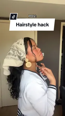 Love this hack! #curlyhairstyles #curlyhairstyle #scarfhack #bandanahairstyle #bandanahack #wavycurlygirl #wavycurlyhair 
