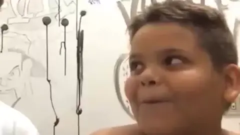 Gordinho rindo