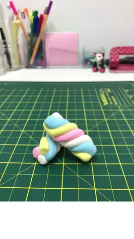 ⚠️ Atenção ⚠️ Esse marshmallow é de massa de EVA. Se eu não aviso, é capaz de alguém confundir e comer 😜 #CapCut #biscuits #biscuitpassoapasso #massadeeva #lembrancinhas #miniatura #paravoce 