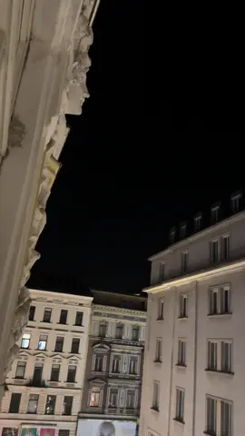 ليلة منعشة باردة في #فيينا_النمسا🇦🇹 #فيينا  لو تحب تتمشى في السفر تعال فيينا و اسكن في وسط المدينة القديمة 