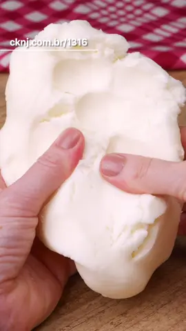 Como fazer Glacê Mármore #receitasimples #bolonoiva #glacemarmore INGREDIENTES Glacê Mármore 500 g de Açúcar de confeiteiro (1 pacote) 30 mL de Limão espremido (2 colheres de sopa) 30 g de Clara (1 unidade) Pré Mármore 15 g de Clara (1/2 unidade) 140 g de Açúcar de confeiteiro (1 xícara) 30 mL de Limão espremido (2 colheres de sopa)