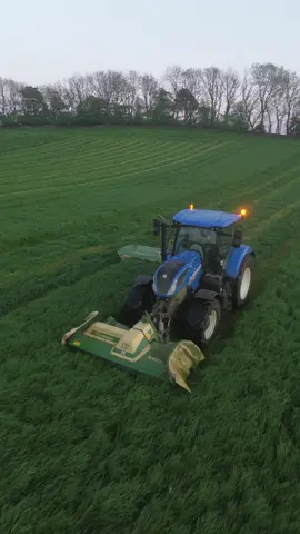 #CapCut #t7210 #agri #yfcdoitbest #dji #mini3 #drone #fyp #newholland #grass #silage #mowing #silage2024 