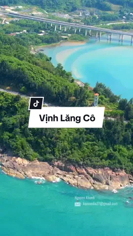 Vịnh Lăng Cô-Huế, một trong những Vịnh đẹp nhất thế giới Vịnh Lăng Cô có chiều dài 42,5 km, với nước biển xanh trong, cát trắng mịn, hệ sinh thái đa dạng. Đây là một trong những thắng cảnh, địa danh du lịch nổi tiếng của tỉnh Thừa Thiên - Huế, được Vua Khải Định xem là chốn 